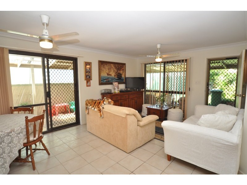 2/3 Jessica Court, Arundel QLD 4214