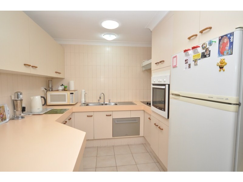 2/3 Jessica Court, Arundel QLD 4214