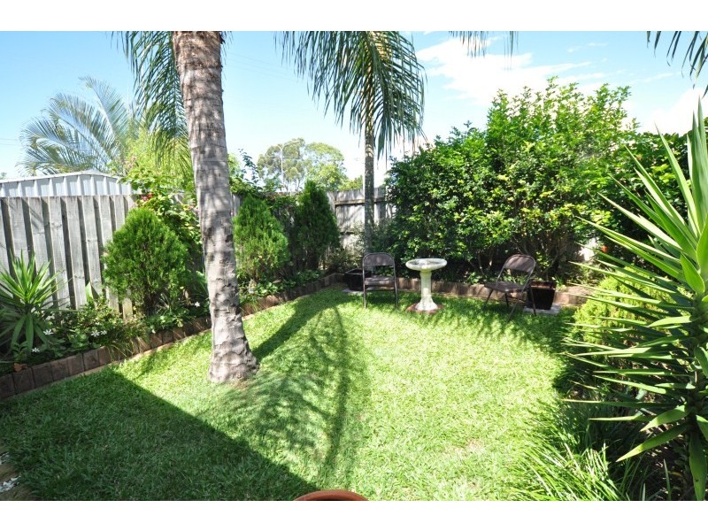 2/3 Jessica Court, Arundel QLD 4214