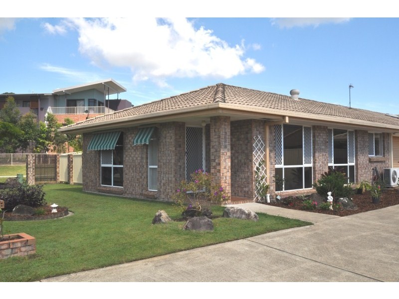 1/2 Riccarton Place, Labrador QLD 4215