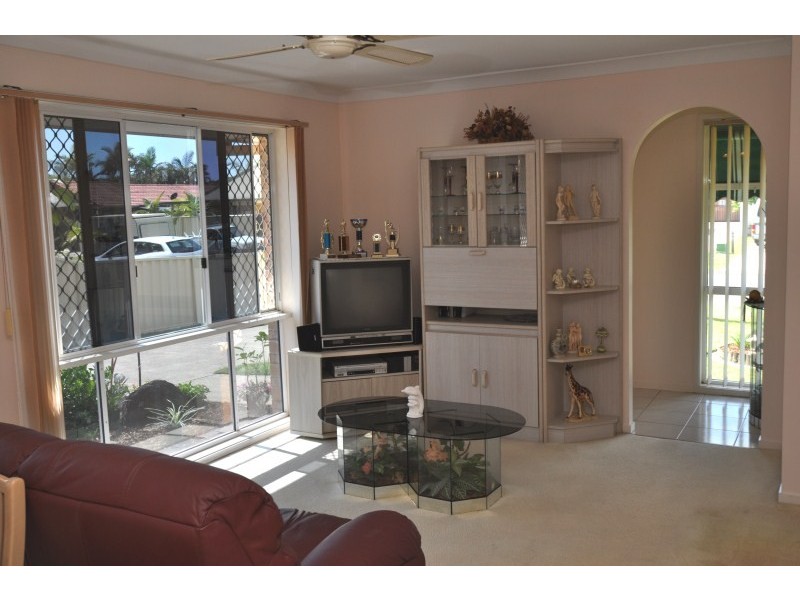 1/2 Riccarton Place, Labrador QLD 4215