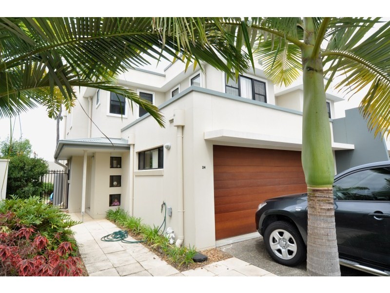 368 Pine Ridge Road, Coombabah QLD 4216