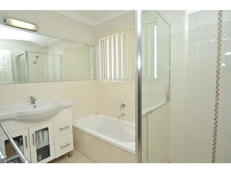 2/32 Buchanan Circuit, Oxenford QLD 4210