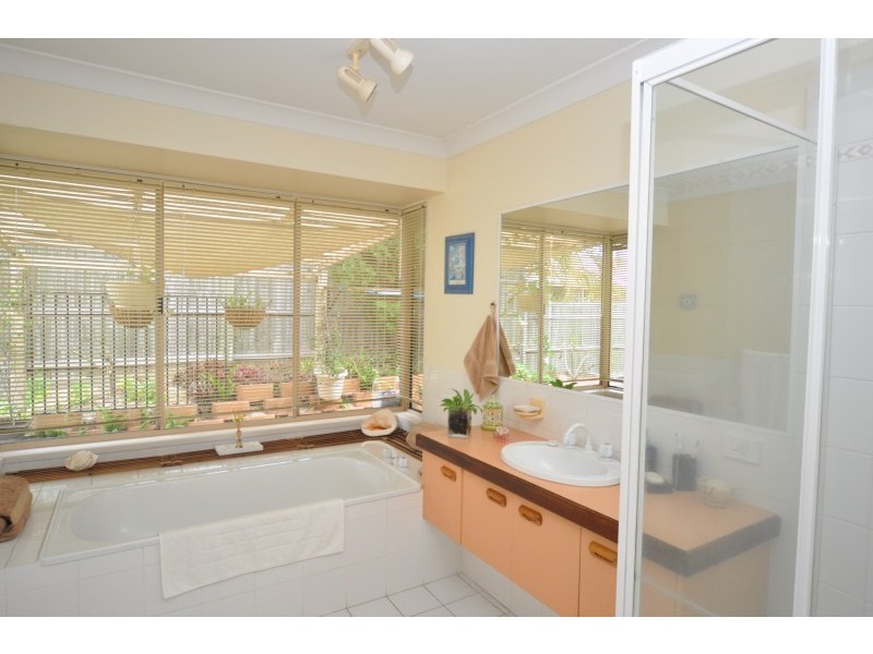 35 Jack Nicklaus Way, Parkwood QLD 4214