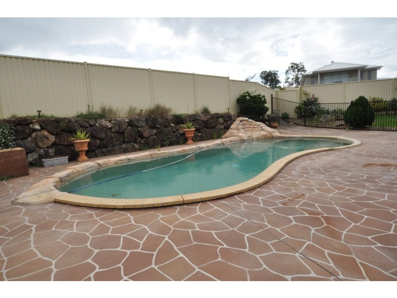 19 Golden Bear Drive, Arundel QLD 4214