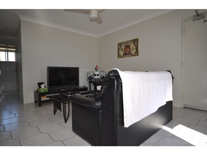 37-13 Brown Street, Labrador QLD 4215