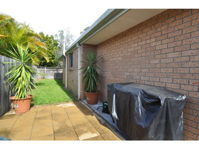 2/3 Coventry Court, Labrador QLD 4215