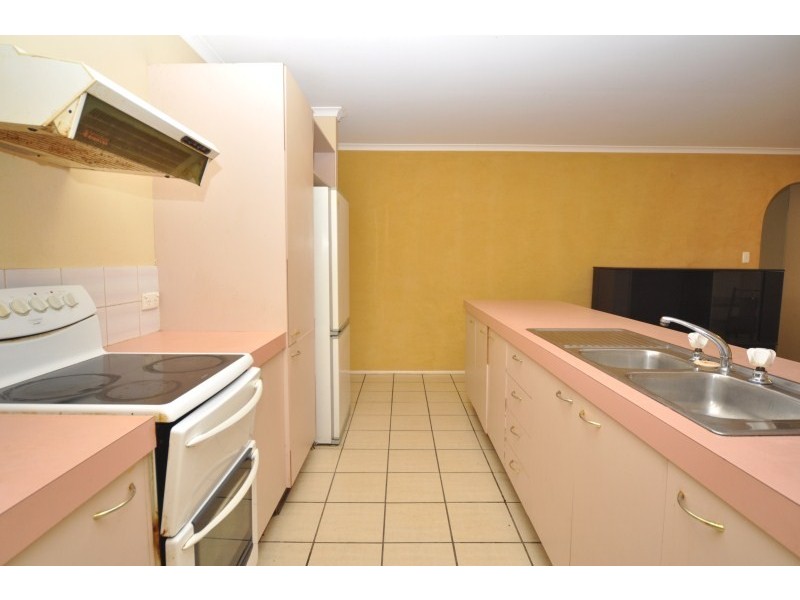 13 Essendon Close, Arundel QLD 4214