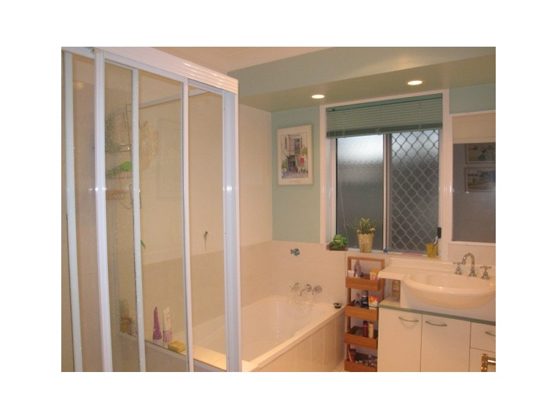 2 Rebbechi Court, Parkwood QLD 4214