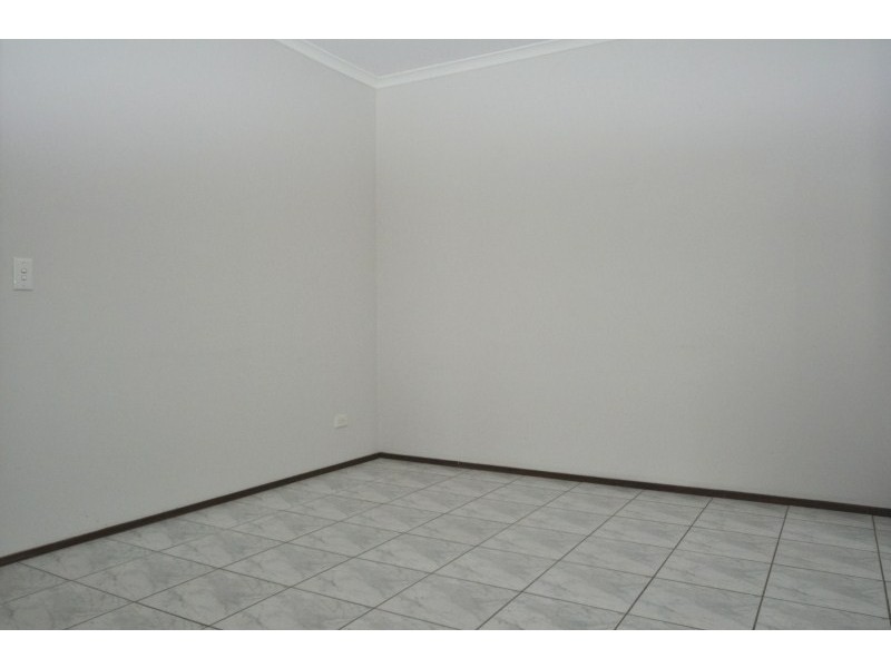 2/3 Orkney Place, Labrador QLD 4215