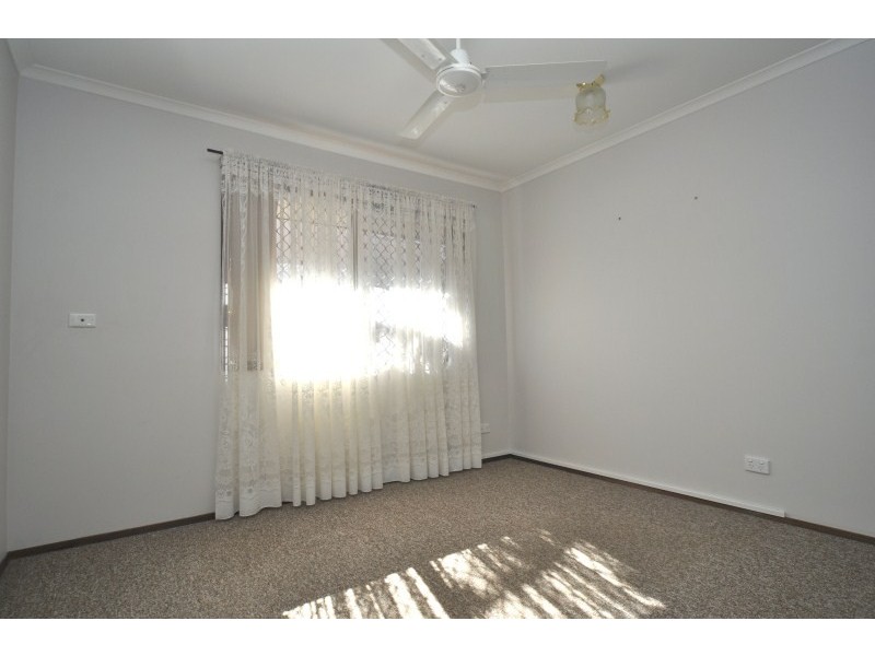 2/3 Orkney Place, Labrador QLD 4215