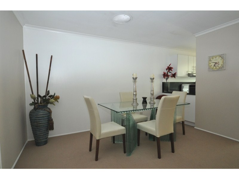 1/6 Jupiter Close, Labrador QLD 4215