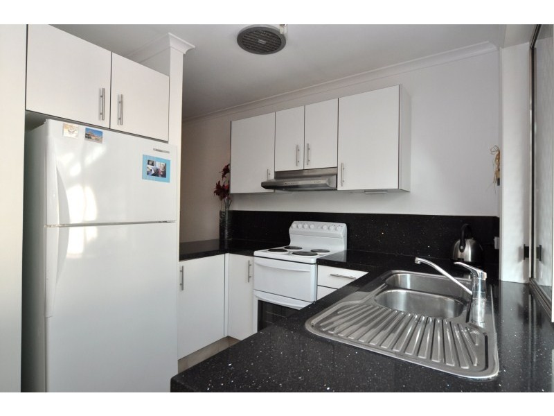 1/6 Jupiter Close, Labrador QLD 4215