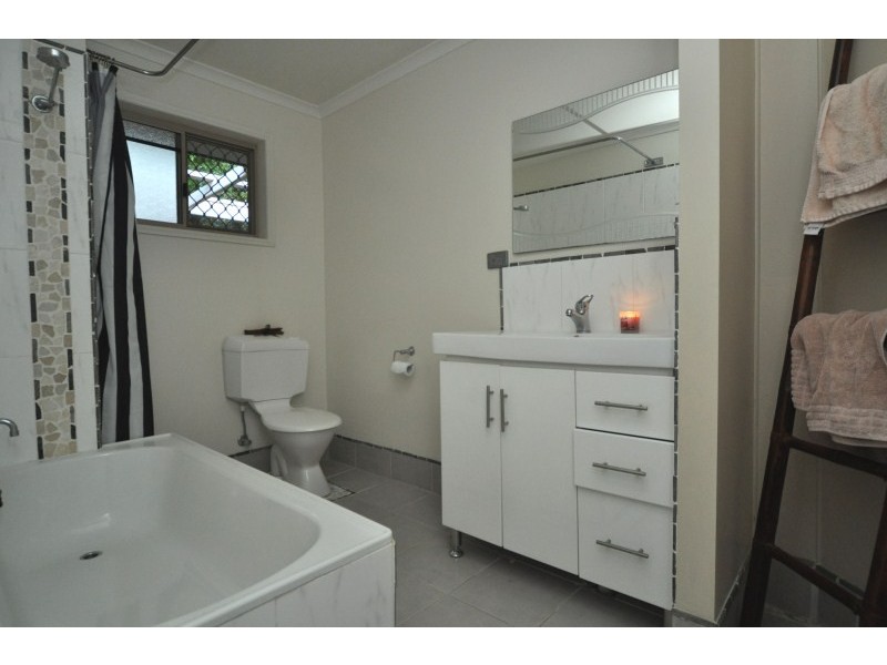 1/6 Jupiter Close, Labrador QLD 4215