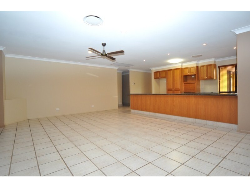 26 Petworth Court, Arundel QLD 4214