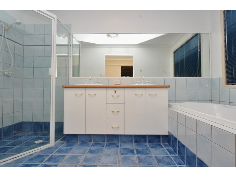 26 Petworth Court, Arundel QLD 4214