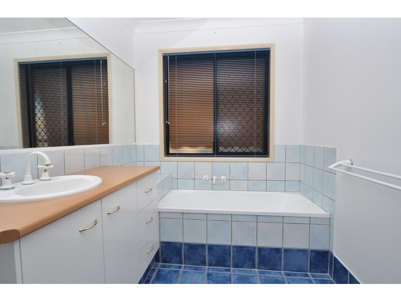 26 Petworth Court, Arundel QLD 4214