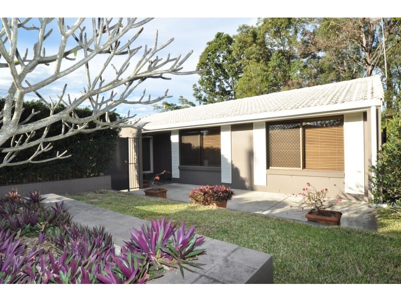 64 Ridgeway Avenue, Southport QLD 4215