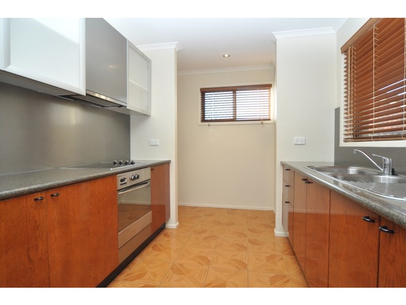 64 Ridgeway Avenue, Southport QLD 4215