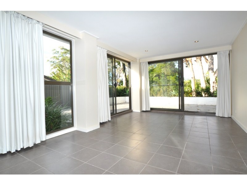 64 Ridgeway Avenue, Southport QLD 4215