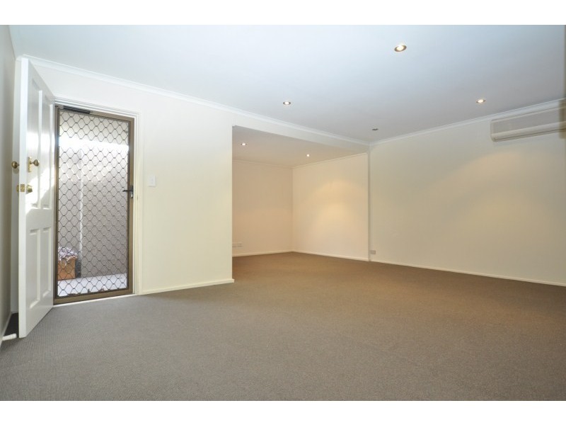 64 Ridgeway Avenue, Southport QLD 4215
