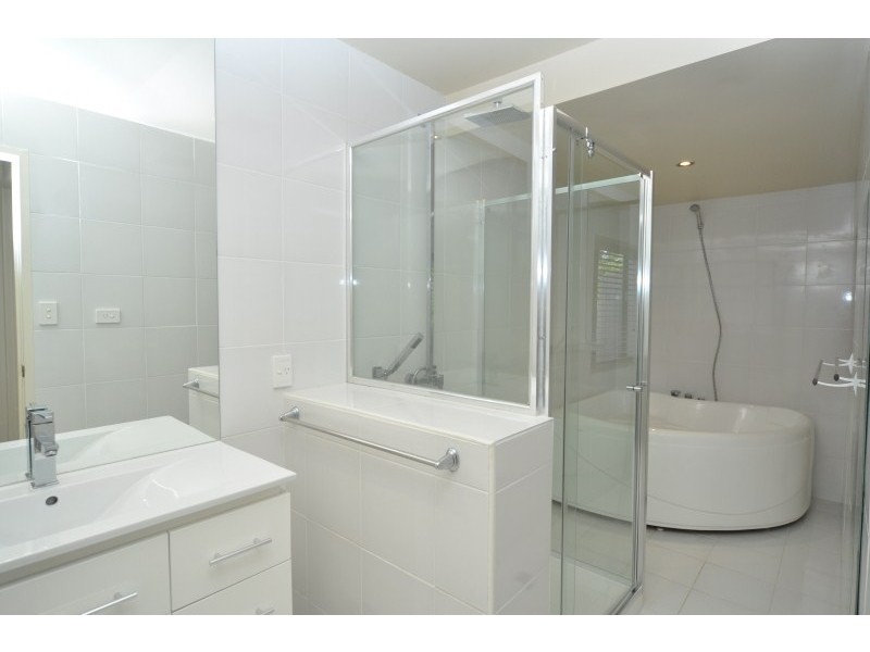 64 Ridgeway Avenue, Southport QLD 4215