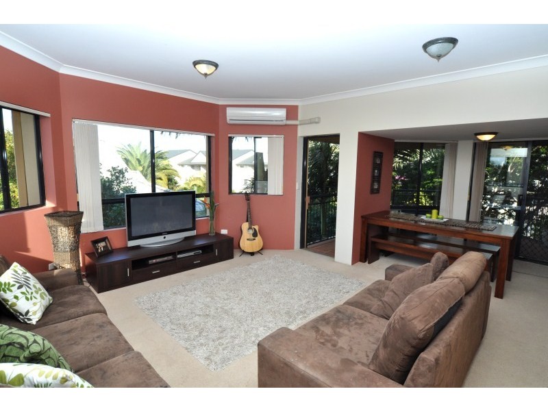 6/2 Madang Crescent, Runaway Bay QLD 4216