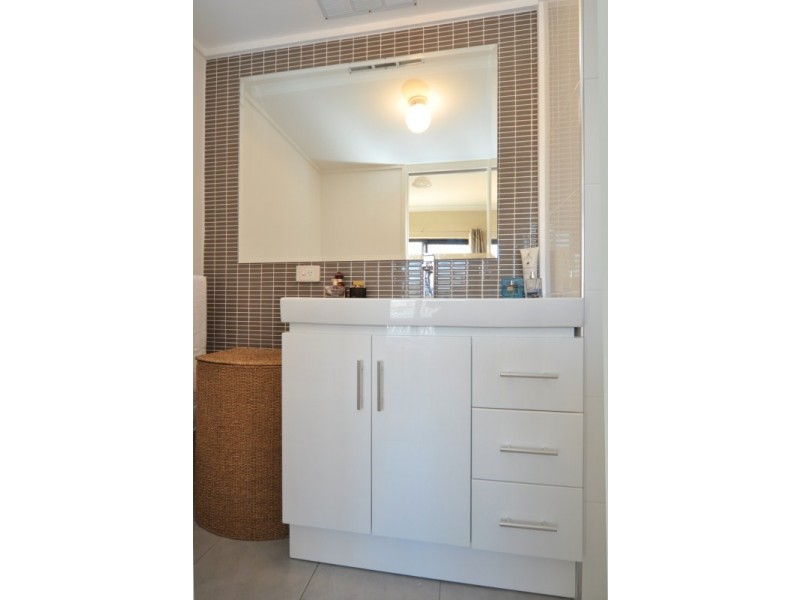 6/2 Madang Crescent, Runaway Bay QLD 4216