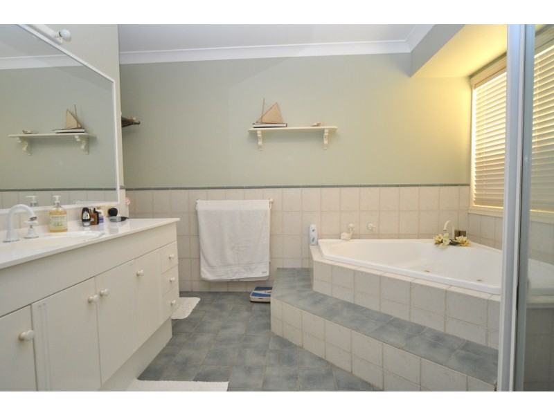 23 Eastbank Terrace, Monterey Keys QLD 4212