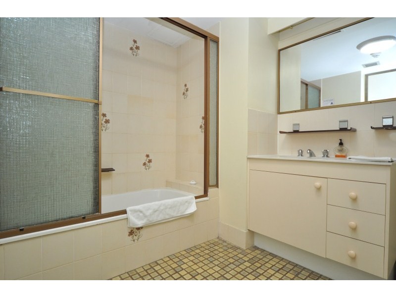 10B/114 Marine Parade, Southport QLD 4215