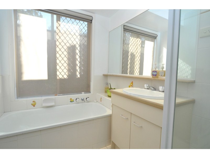 2 Gosford Court, Helensvale QLD 4212