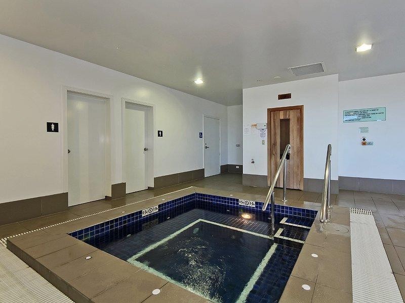 1103/4 Como Crescent, Southport QLD 4215