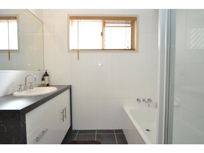 2/17 Pamela Court, Labrador QLD 4215