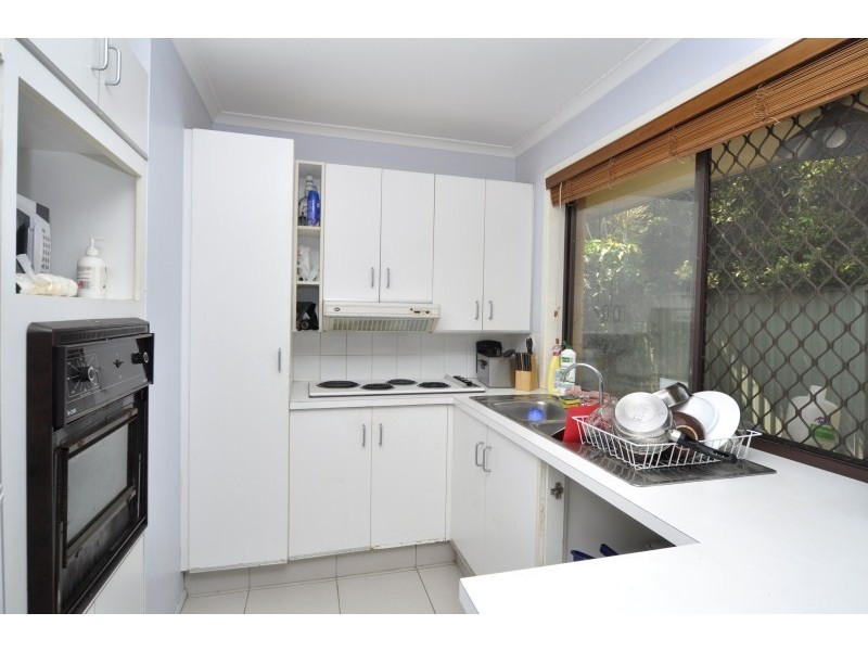 2/10 Telopea Street, Labrador QLD 4215
