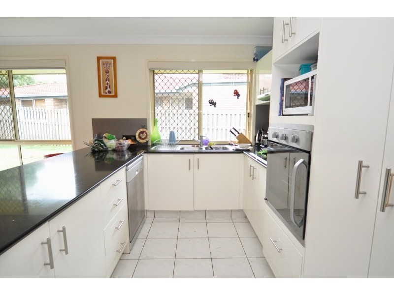 6 County Close, Parkwood QLD 4214