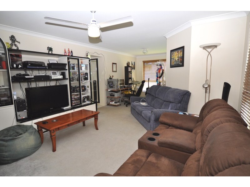 6 County Close, Parkwood QLD 4214