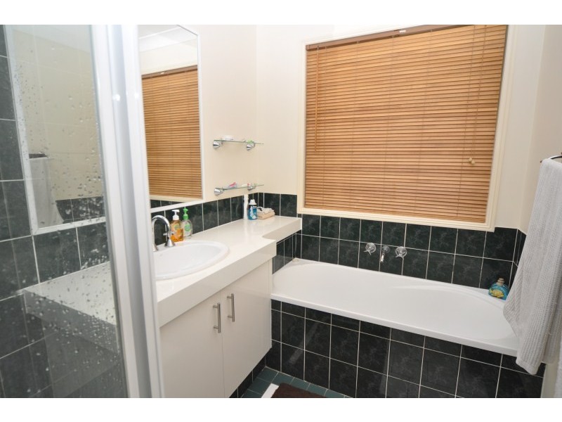 6 County Close, Parkwood QLD 4214