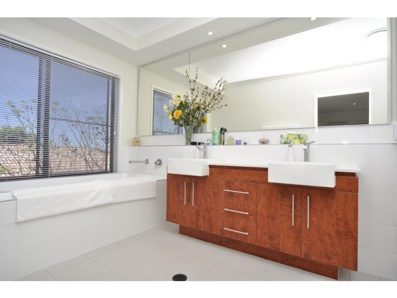 13 Neri Crescent, Arundel QLD 4214