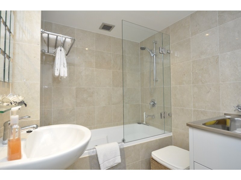 16B/114 Marine Parade, Southport QLD 4215