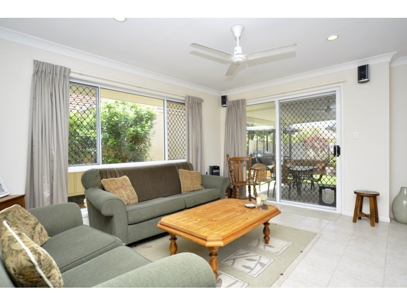 25 Leighanne Crescent, Arundel QLD 4214