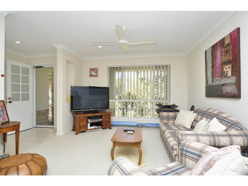 25 Leighanne Crescent, Arundel QLD 4214