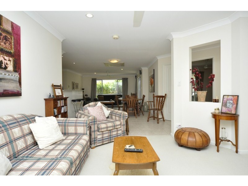 25 Leighanne Crescent, Arundel QLD 4214