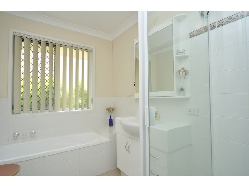 25 Leighanne Crescent, Arundel QLD 4214