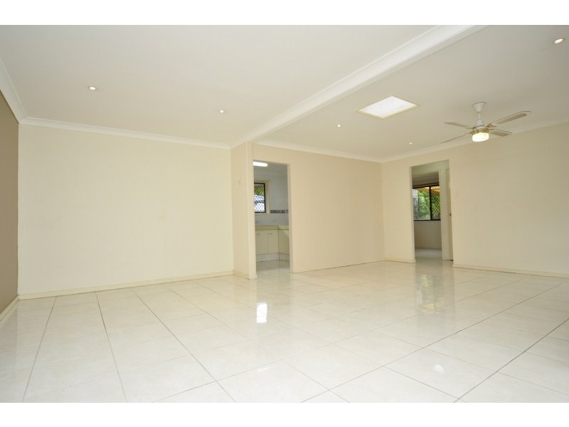 2/7 Jessica Court, Arundel QLD 4214