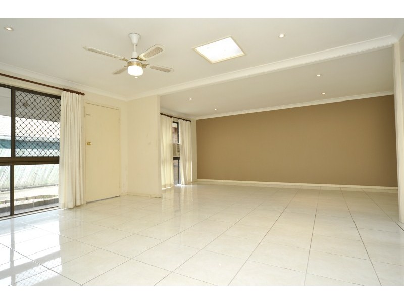 2/7 Jessica Court, Arundel QLD 4214