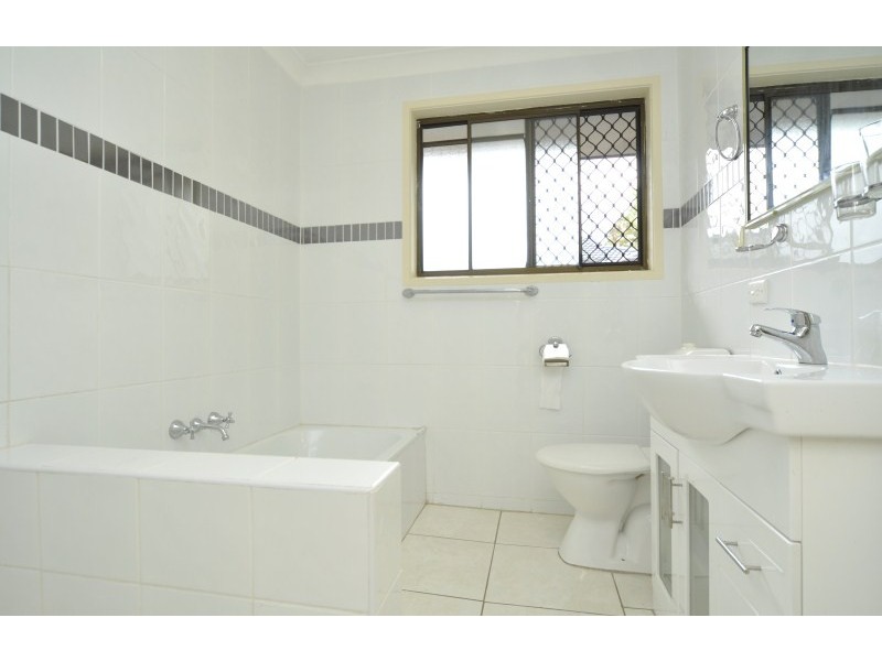 2/7 Jessica Court, Arundel QLD 4214