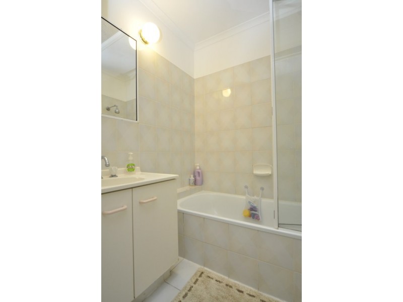 32/63 Olsen Avenue, Labrador QLD 4215