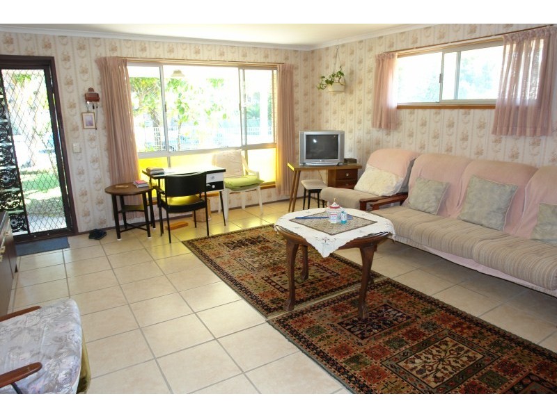 148 Government Road, Labrador QLD 4215