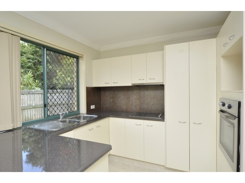 4/222 Central Street, Labrador QLD 4215