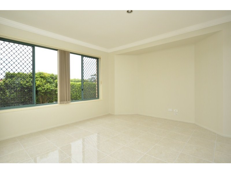 4/222 Central Street, Labrador QLD 4215